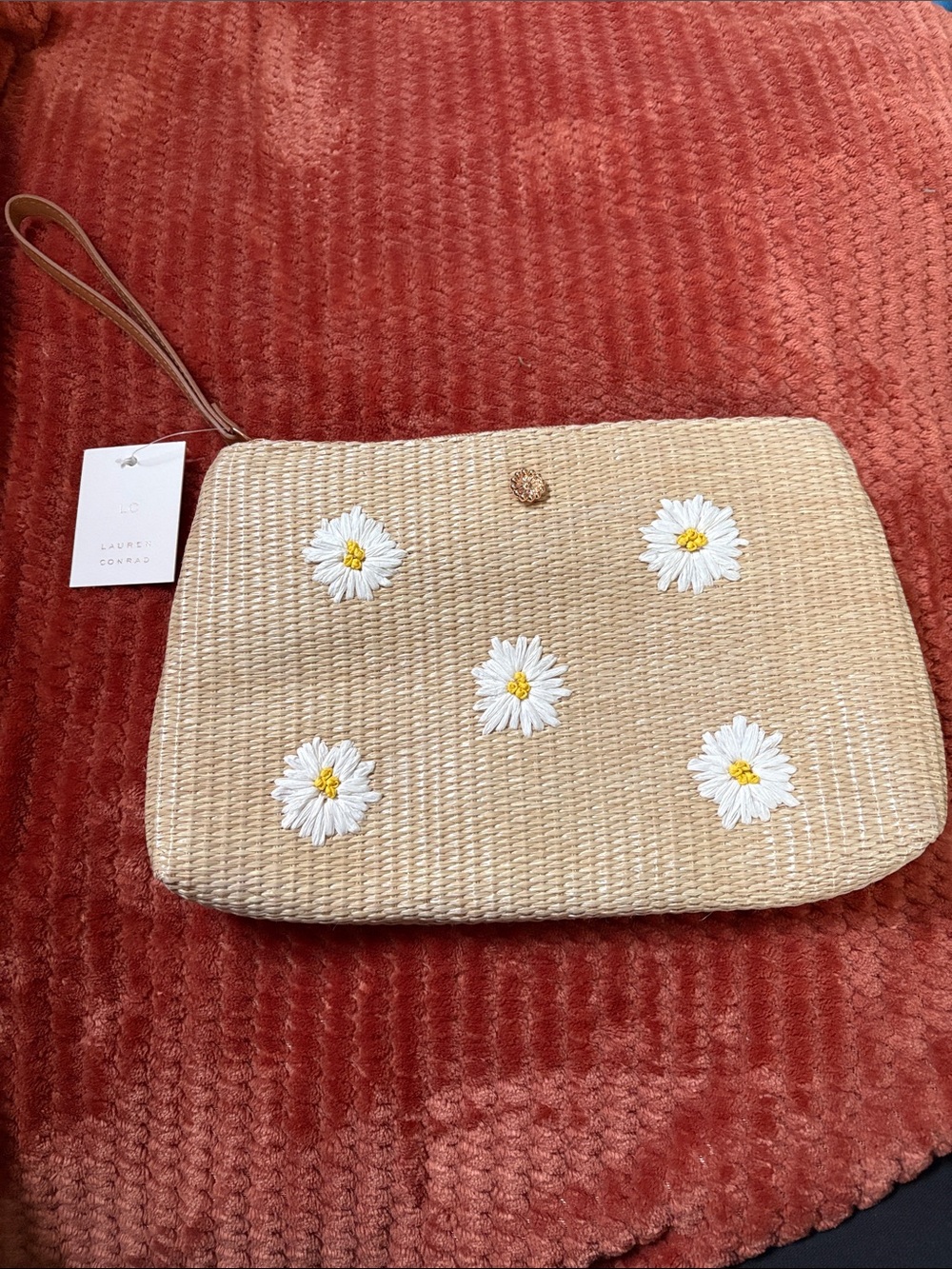 New with tags LC Lauren Conrad Natural Straw Wristlet with White Daisy Embroider